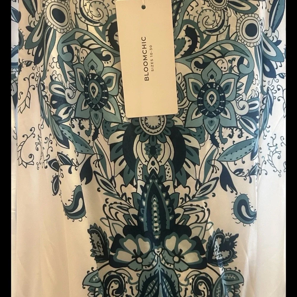 BloomChic White and Blue Floral Kaftan dress - Picture 5 of 6